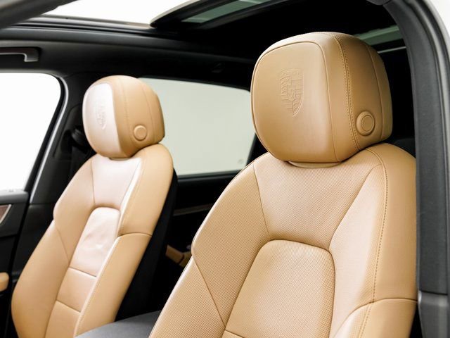 Certified 2025 Porsche Cayenne image 10