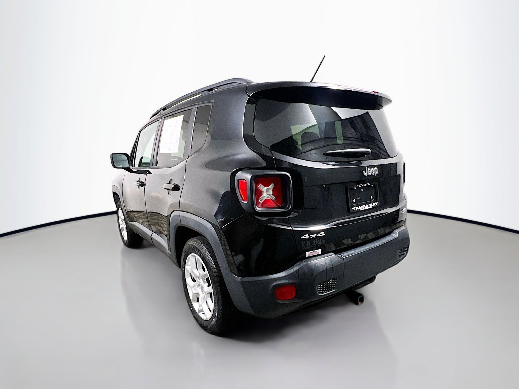 Used 2016 Jeep Renegade Latitude w/ Popular Equipment Group image 8