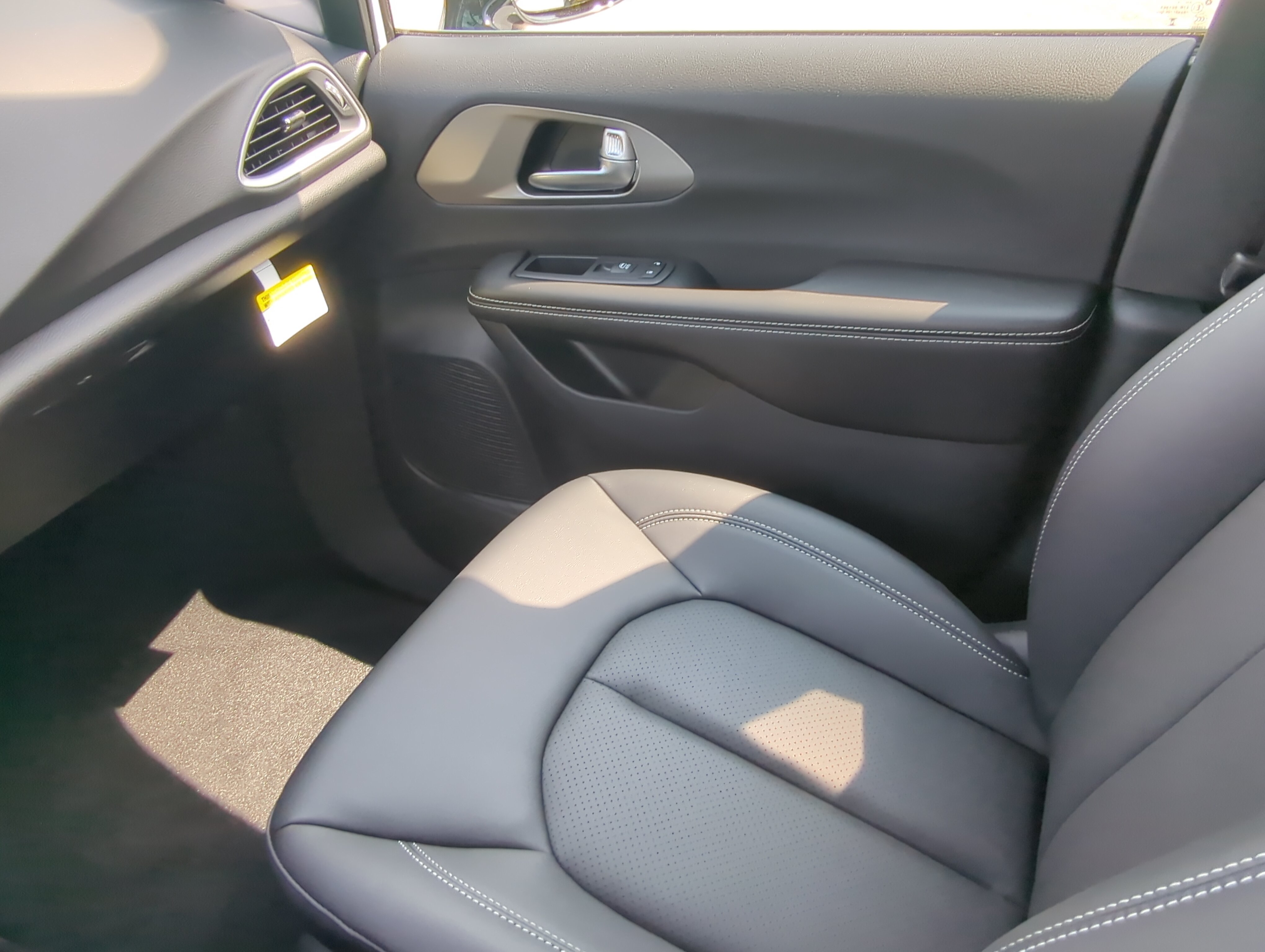 New 2027 Chrysler Pacifica LX FWD image 15
