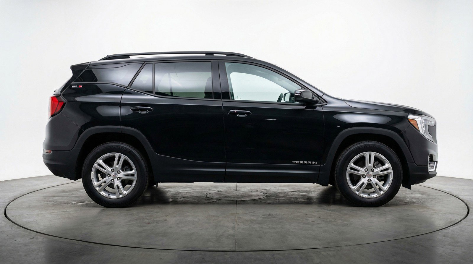 Used 2024 GMC Terrain SLE image 11