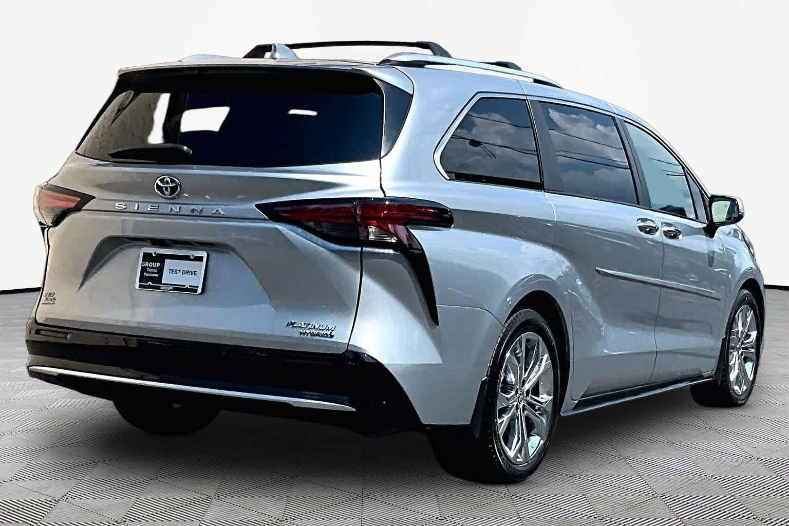 Certified 2023 Toyota Sienna Platinum FWD image 13