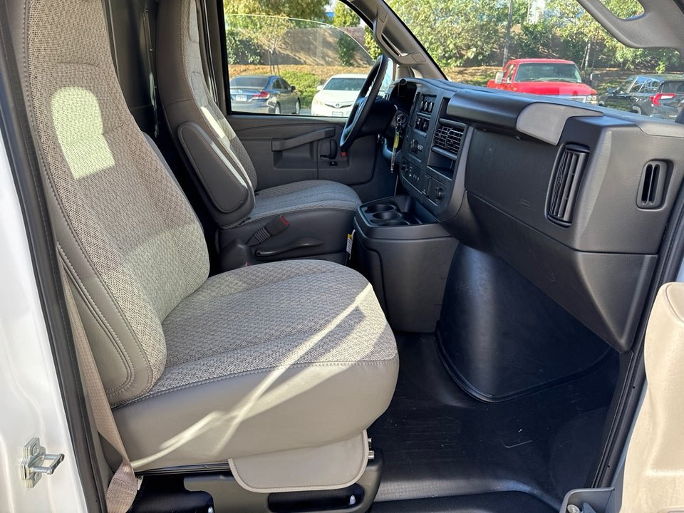 New 2025 GMC Savana 2500 w/ Driver Convenience Package RWD image 19
