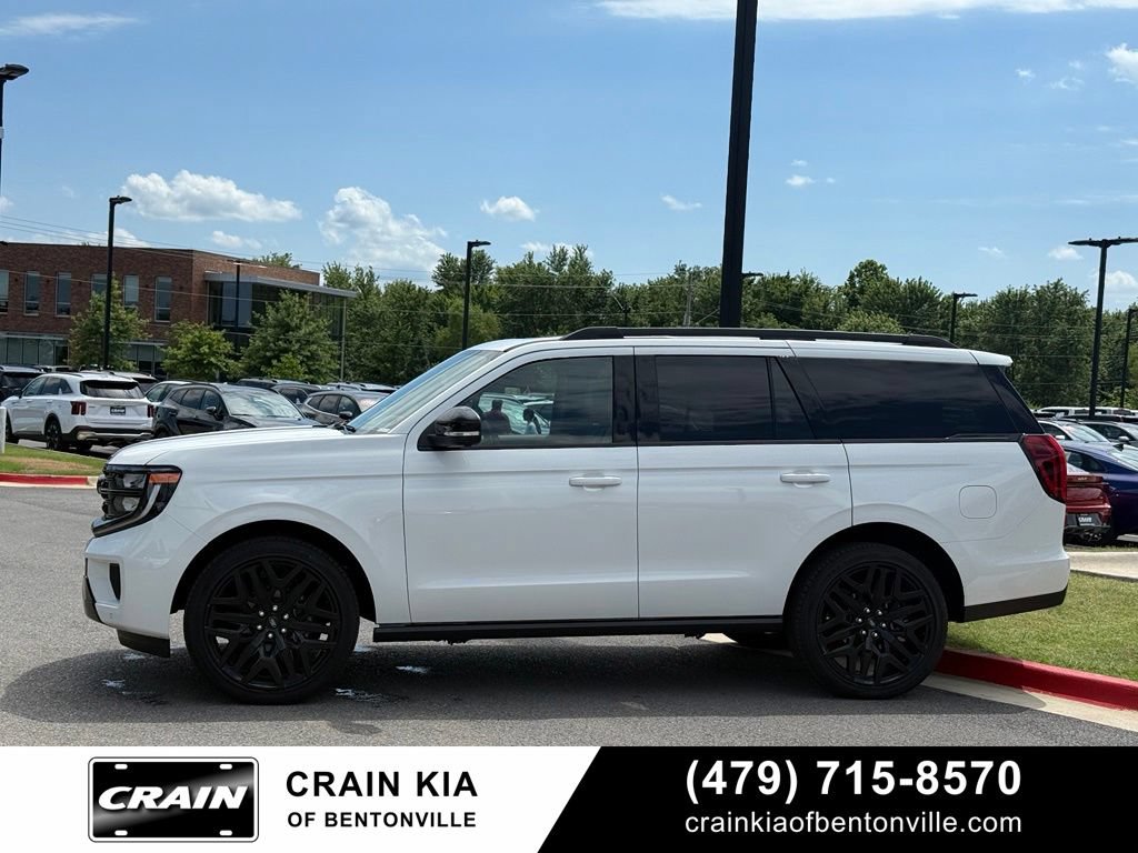 Used 2026 Ford Expedition Platinum w/ Stealth Performance Package AWD/4WD image 4