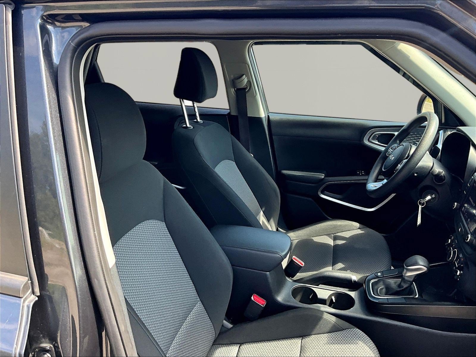 Used 2025 Kia Soul LX w/ LX Technology Package FWD image 28