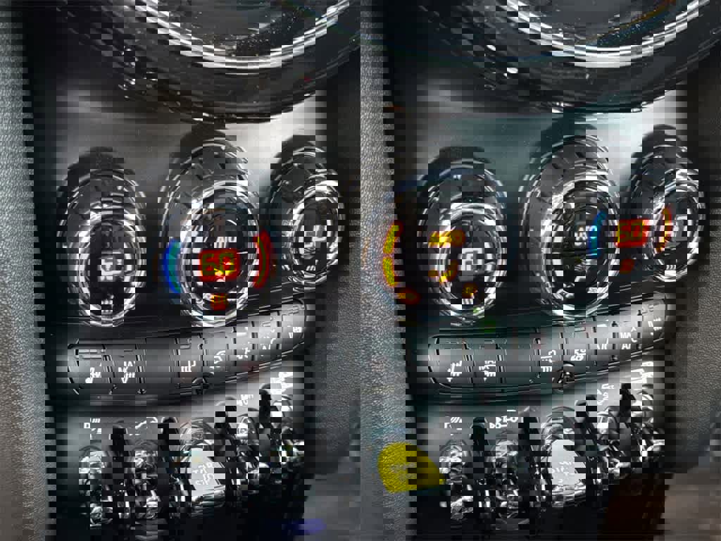 Used 2023 MINI Cooper SE image 17