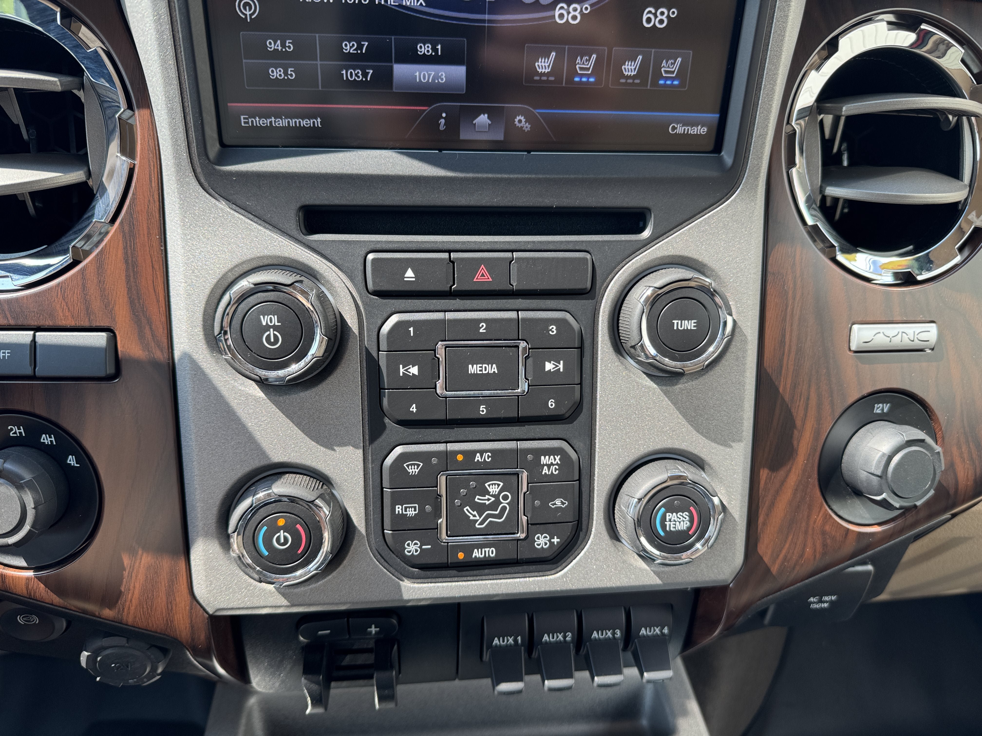 Used 2015 Ford F350 Lariat w/ Lariat Ultimate Package AWD/4WD image 19