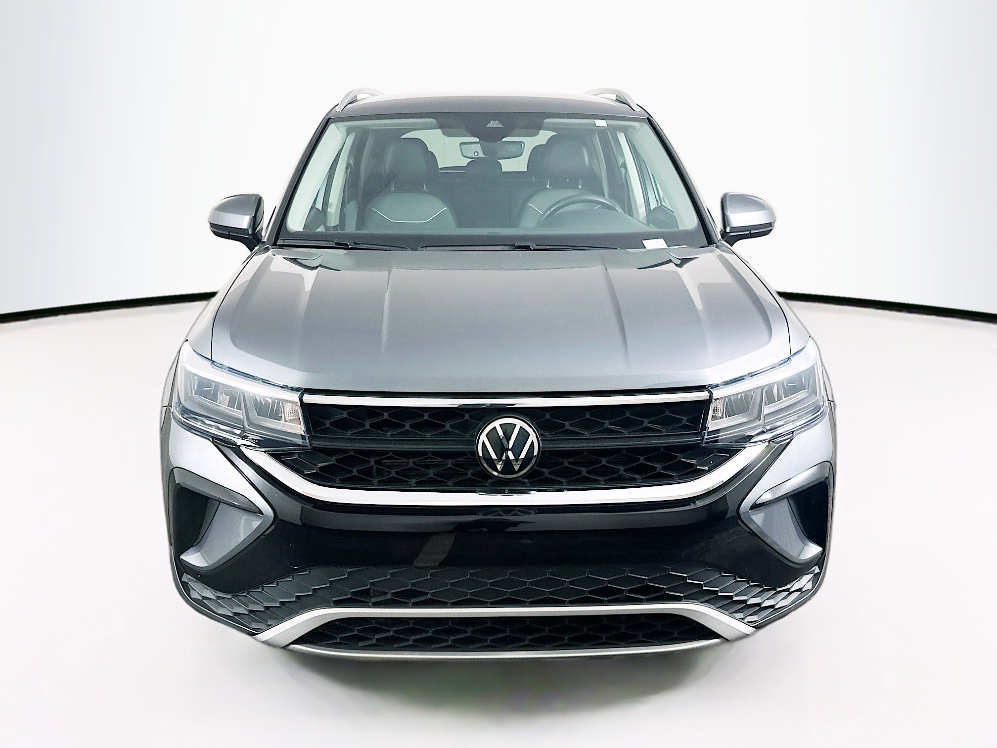 Used 2023 Volkswagen Taos SE FWD image 2