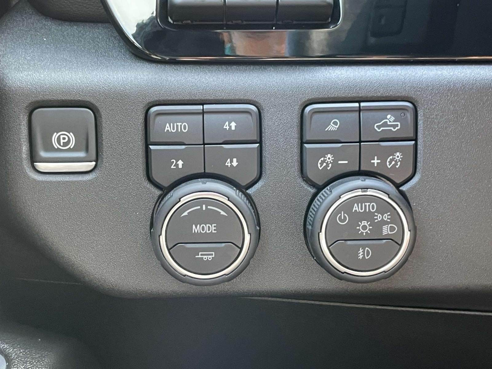 Used 2025 Chevrolet Silverado 1500 High Country w/ High Country Premium Package AWD/4WD image 18