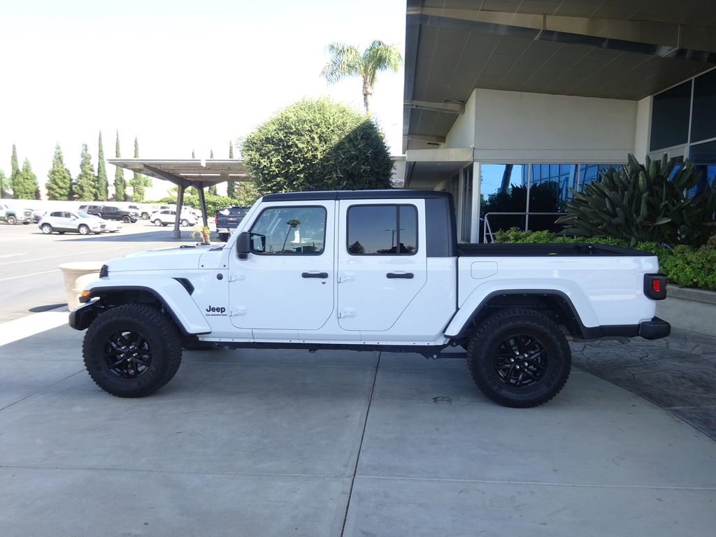 Used 2022 Jeep Gladiator Sport AWD/4WD image 35