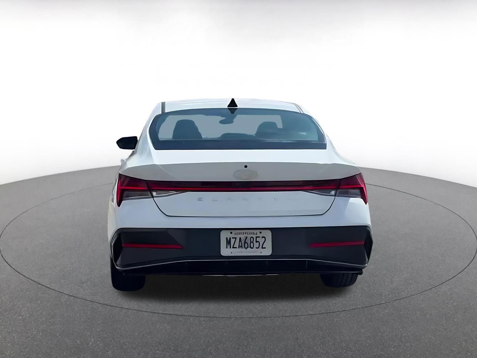 Used 2025 Hyundai Elantra SEL image 12