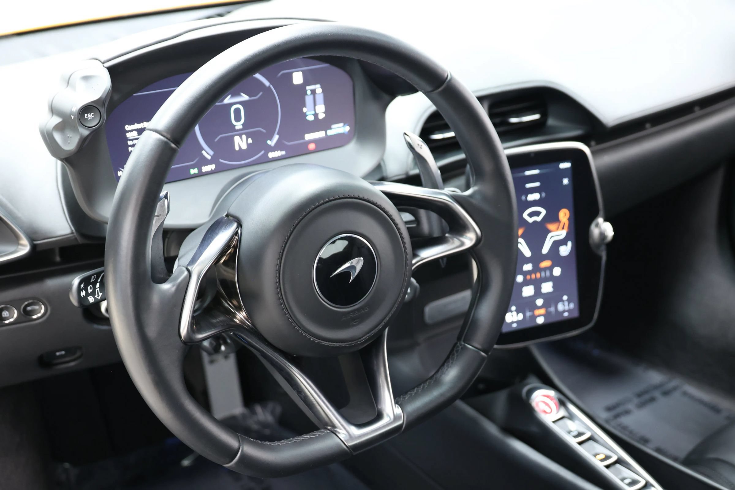 Used 2023 McLaren Artura RWD image 23