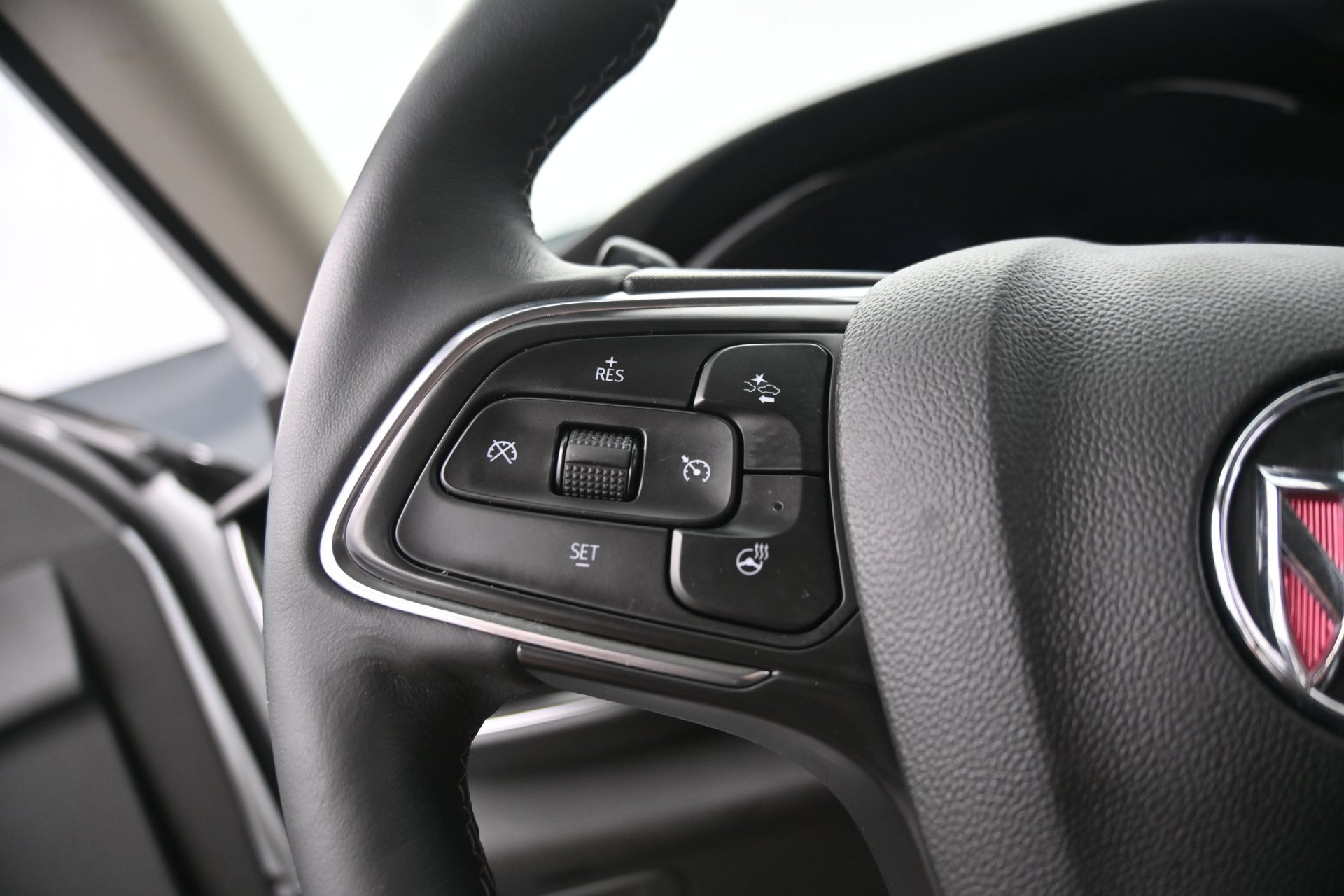 Used 2023 Buick Envision Essence AWD/4WD image 23
