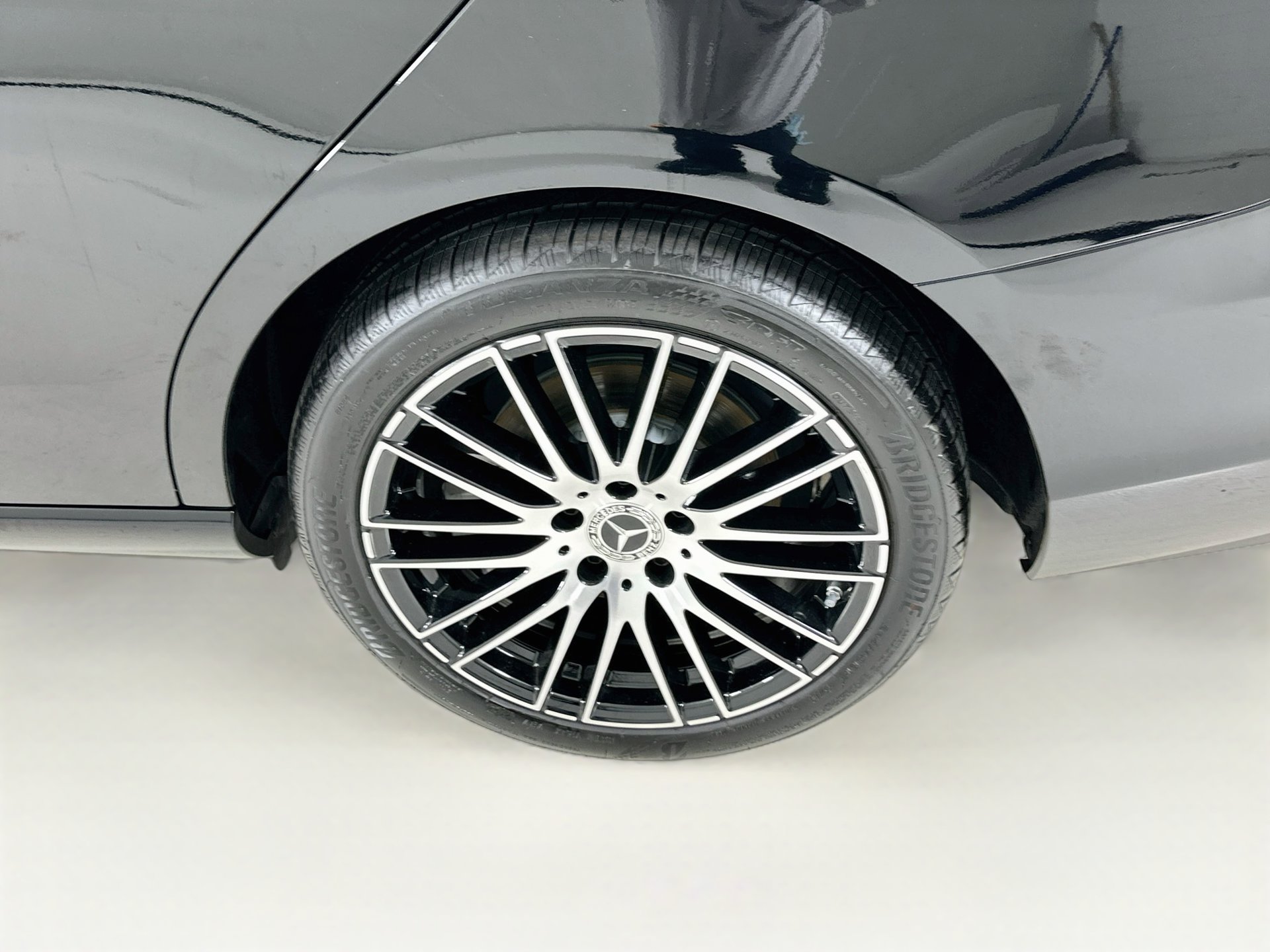 Used 2025 Mercedes-Benz C 300 Sedan image 32