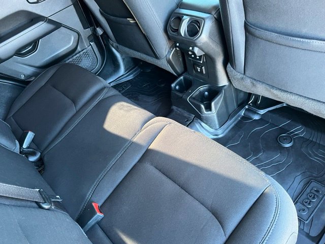 Used 2022 Jeep Wrangler Unlimited Sahara AWD/4WD image 24