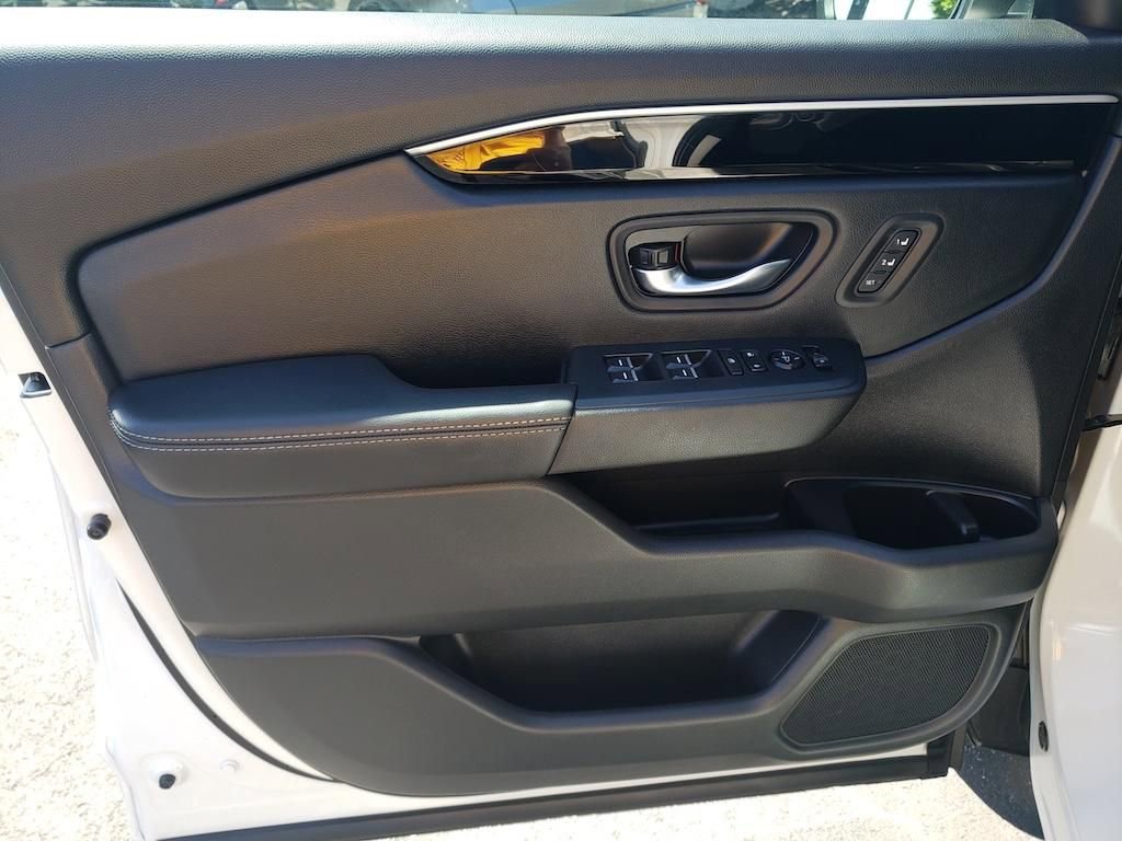 Used 2025 Honda Pilot EX-L image 18
