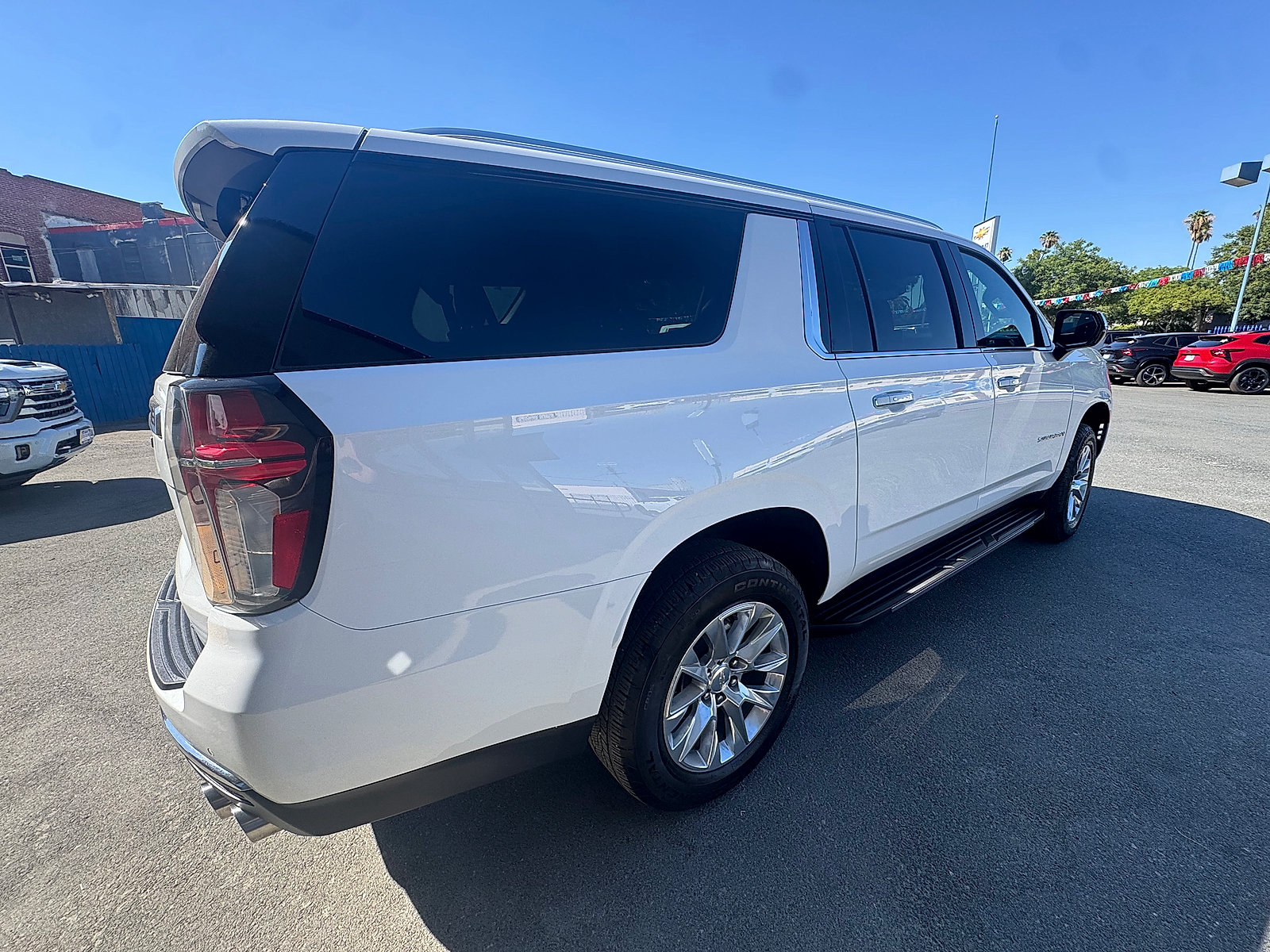 Used 2023 Chevrolet Suburban Premier RWD image 4