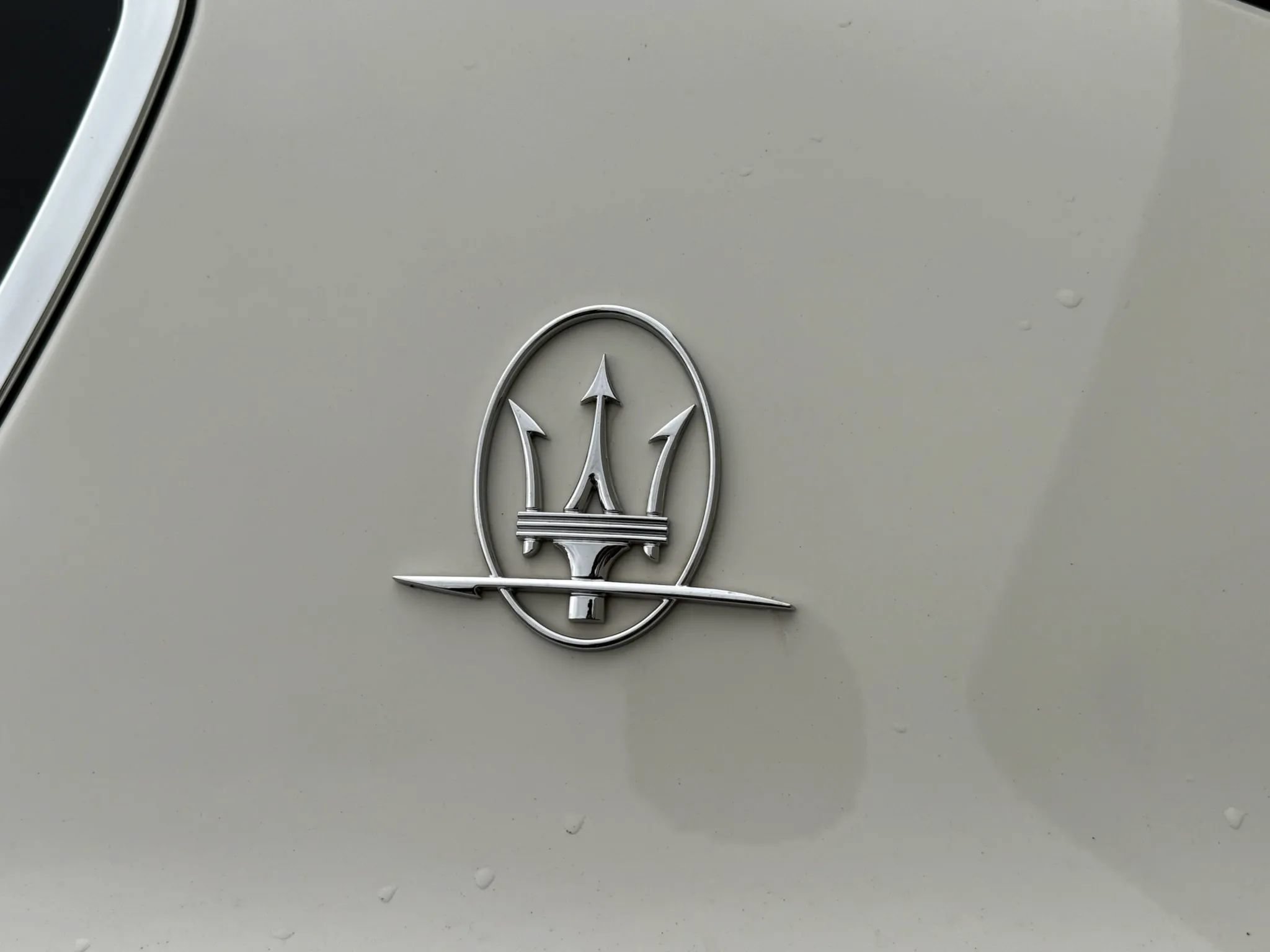 Used 2018 Maserati Levante AWD/4WD image 32