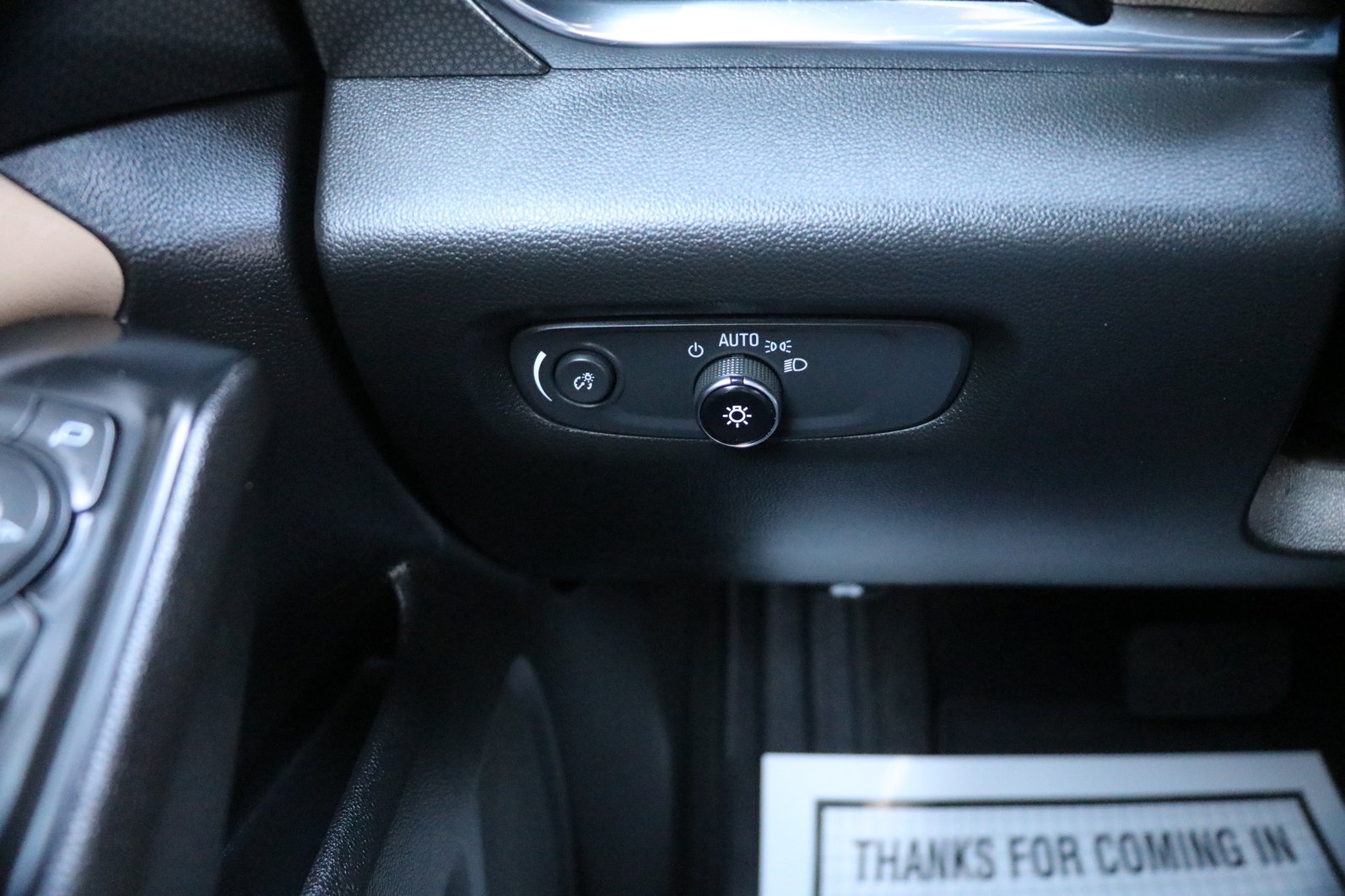 Used 2023 Chevrolet Traverse Premier FWD image 12