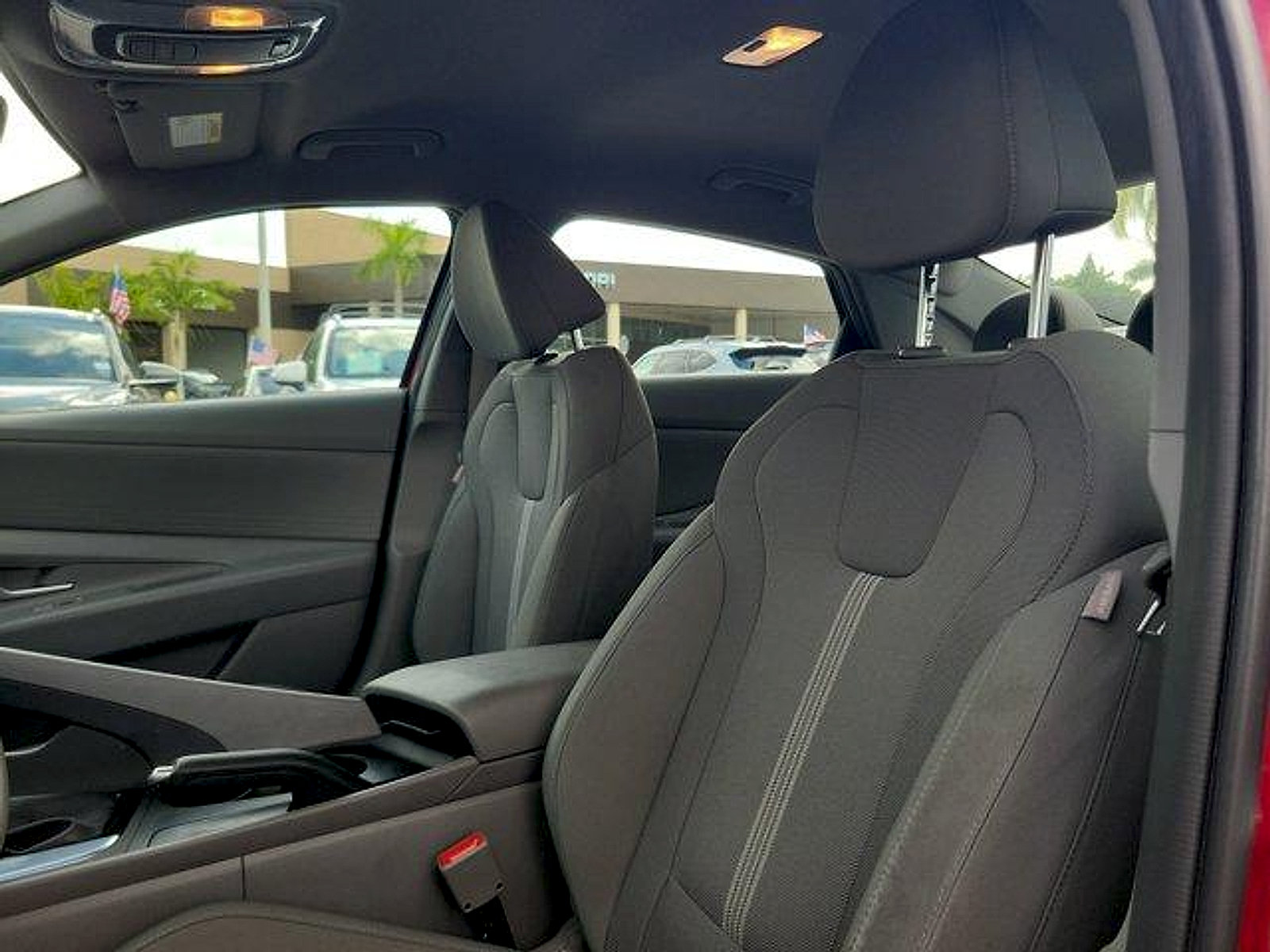 Certified 2025 Hyundai Elantra SE w/ Cargo Package FWD image 23