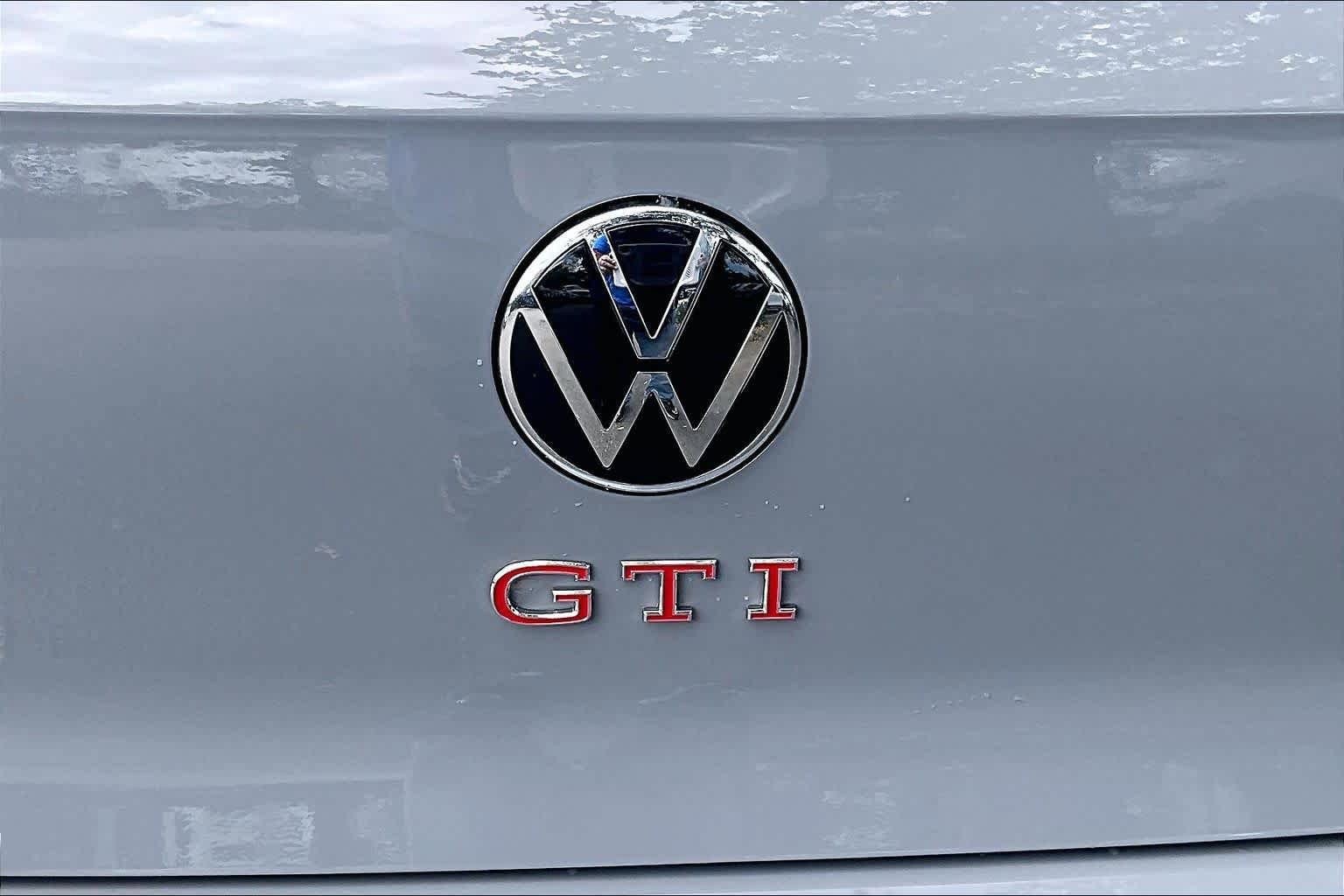 New 2026 Volkswagen GTI SE FWD image 15