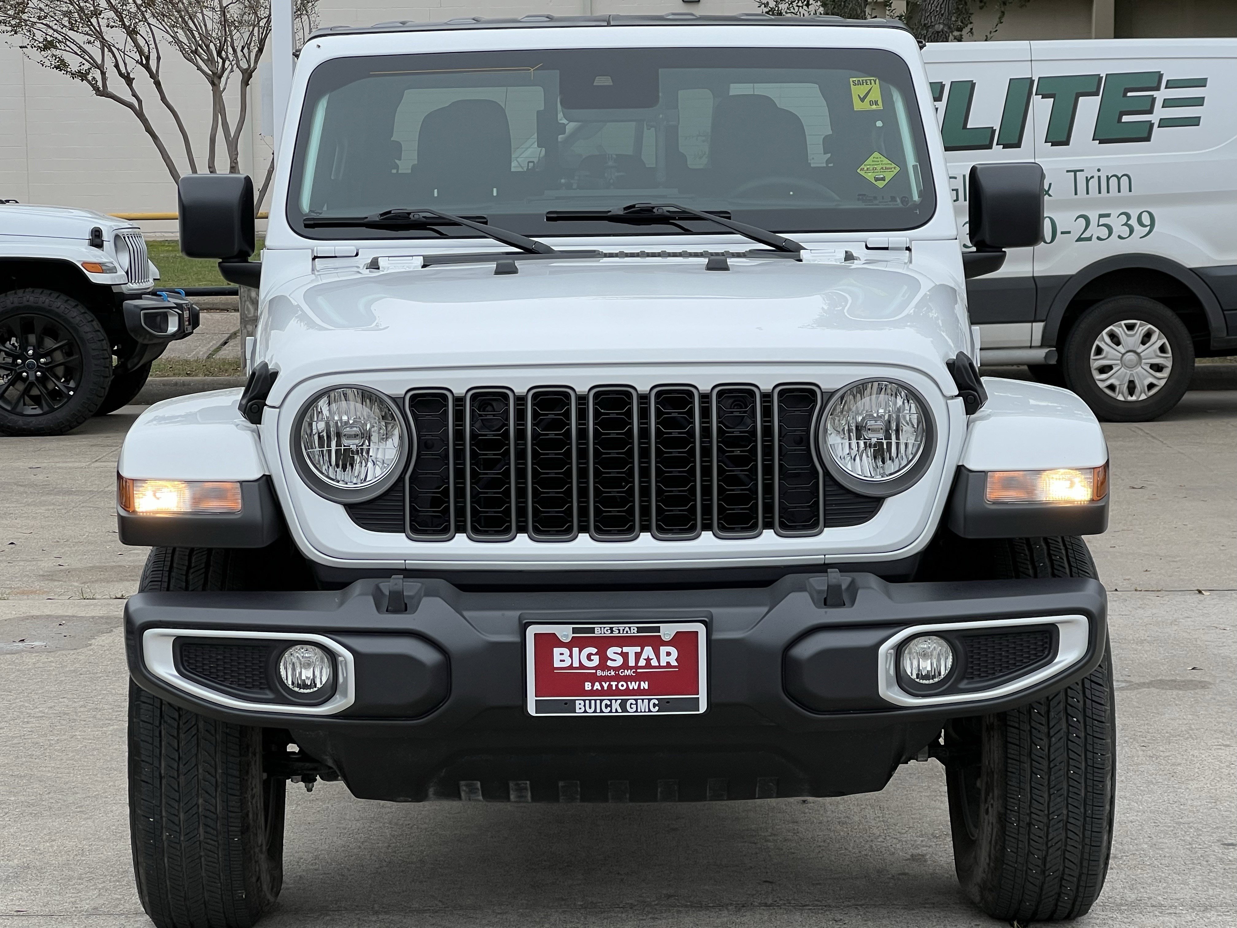 Used 2024 Jeep Gladiator Sport image 6