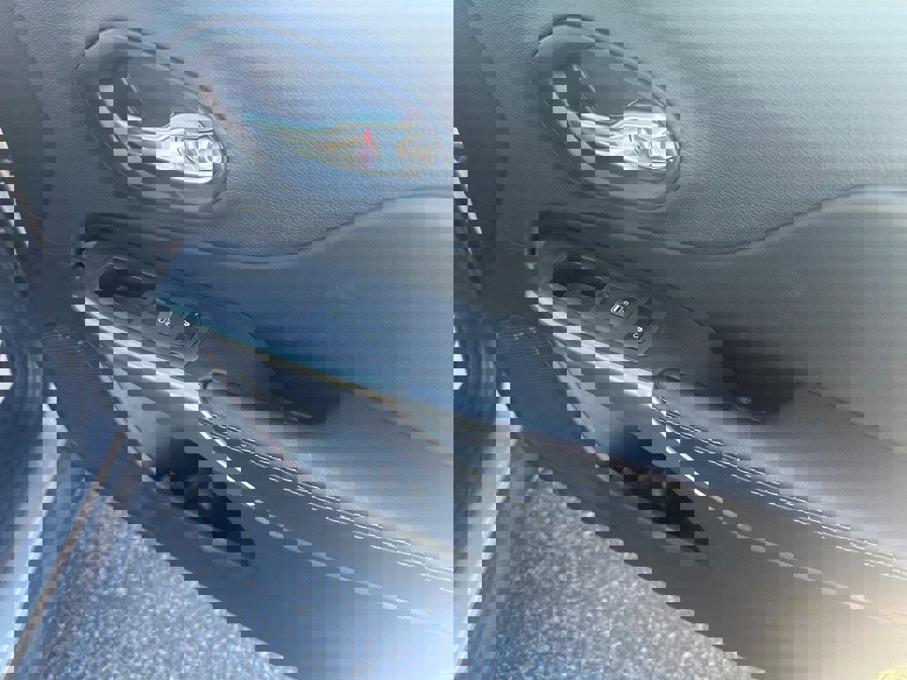 Used 2021 Jeep Cherokee Latitude Lux w/ Mopar Interior Package image 19