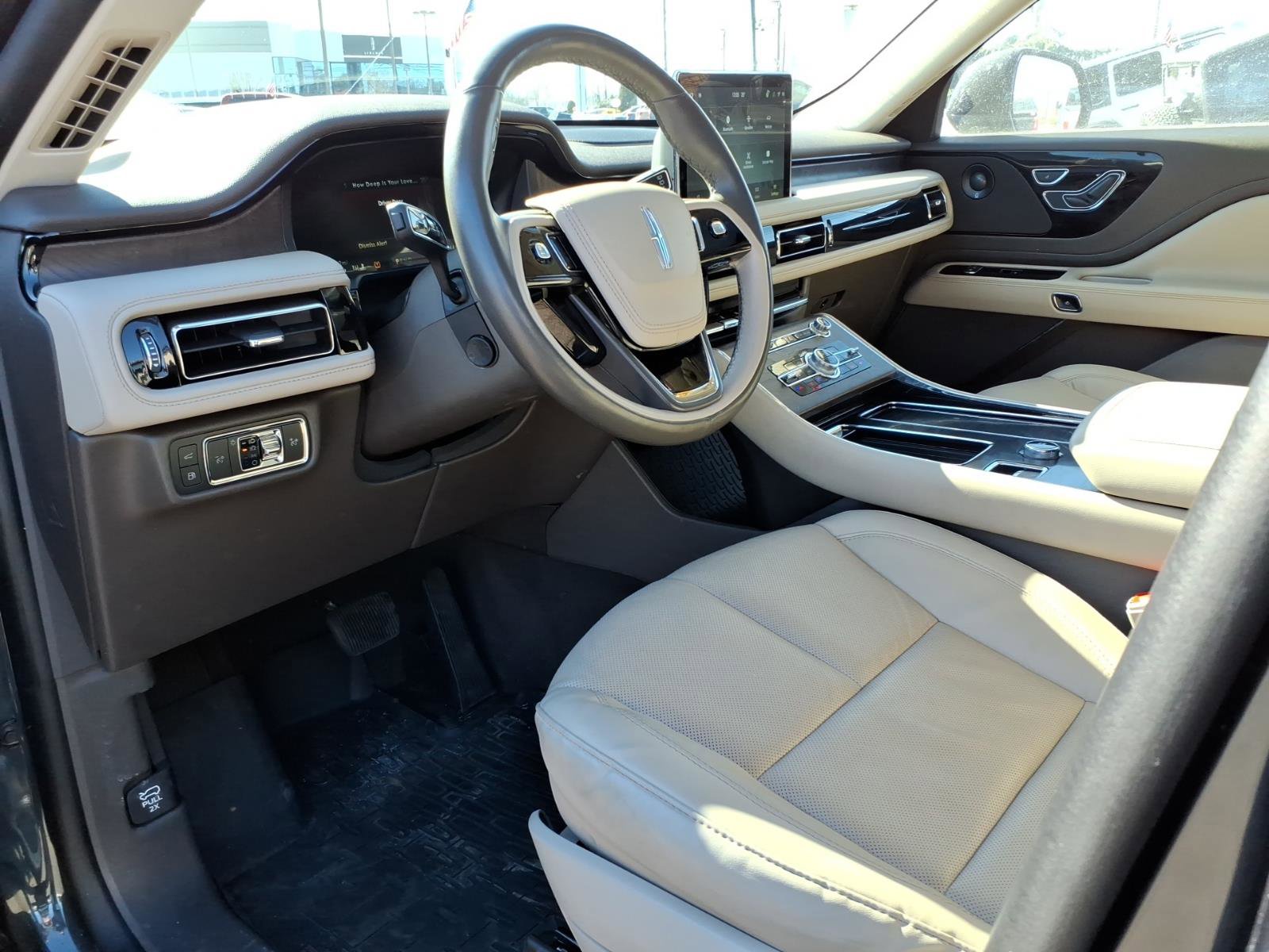 Used 2023 Lincoln Aviator Grand Touring w/ Elements Package Plus image 14