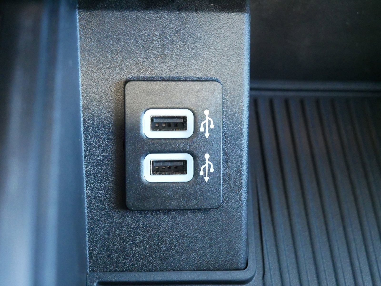 Used 2017 Ford F350 Lariat w/ Chrome Package image 28