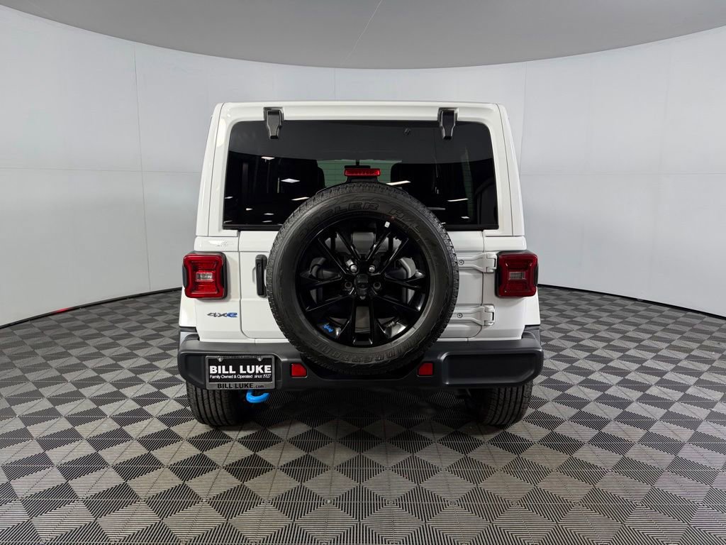Used 2022 Jeep Wrangler Unlimited Sahara w/ Cold Weather Group AWD/4WD image 9