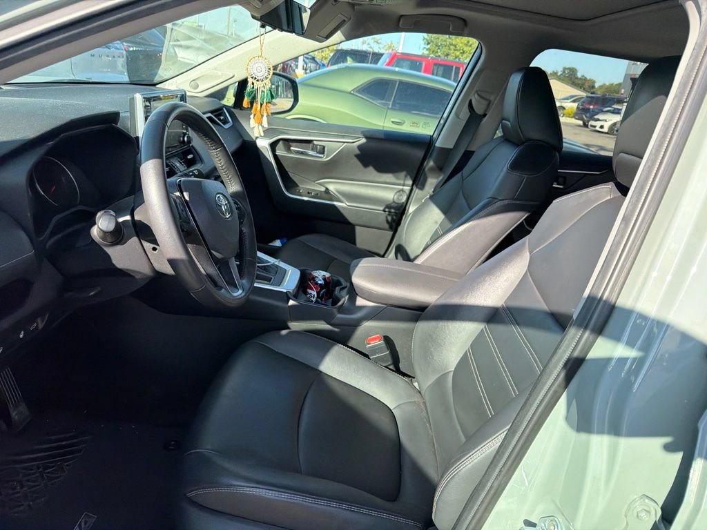 Used 2021 Toyota RAV4 XLE Premium FWD image 9