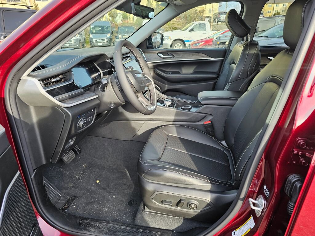 New 2024 Jeep Grand Cherokee Limited 4xe w/ Luxury Tech Group II image 17