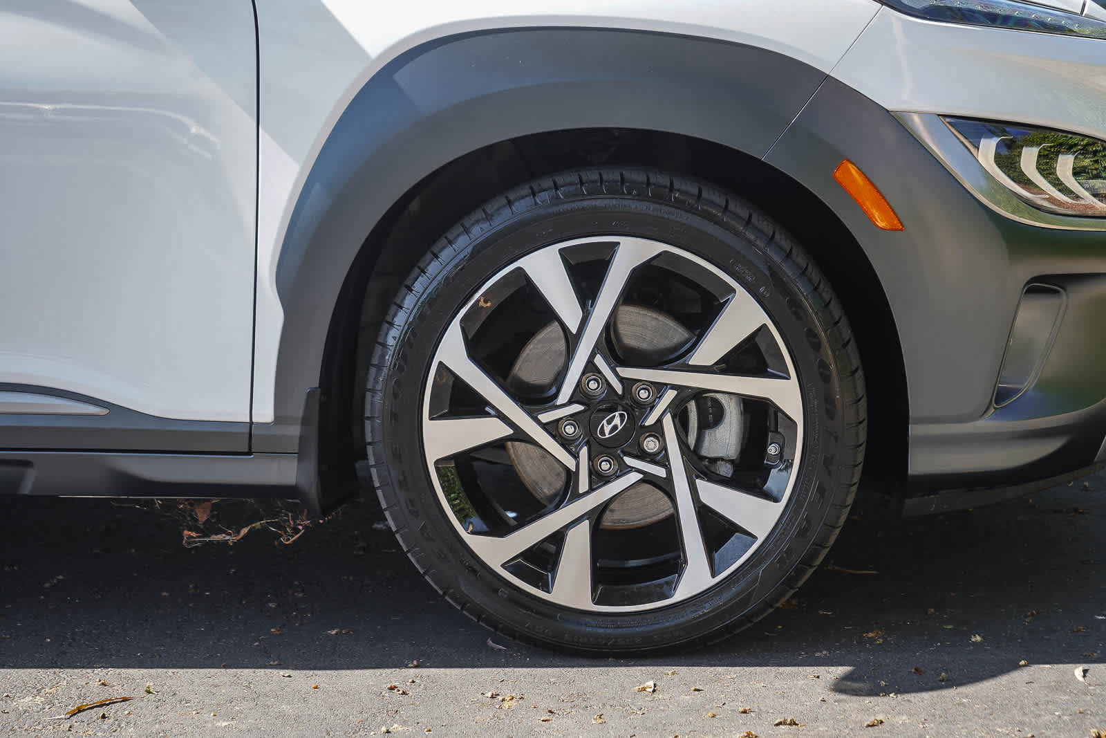 Used 2023 Hyundai Kona Limited AWD/4WD image 9
