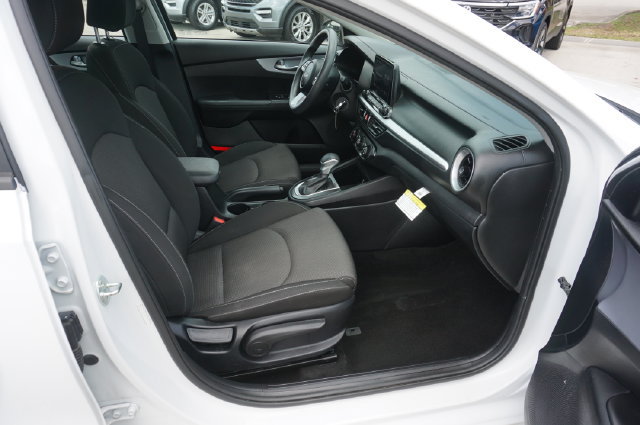 Used 2024 Kia Forte LXS FWD image 3