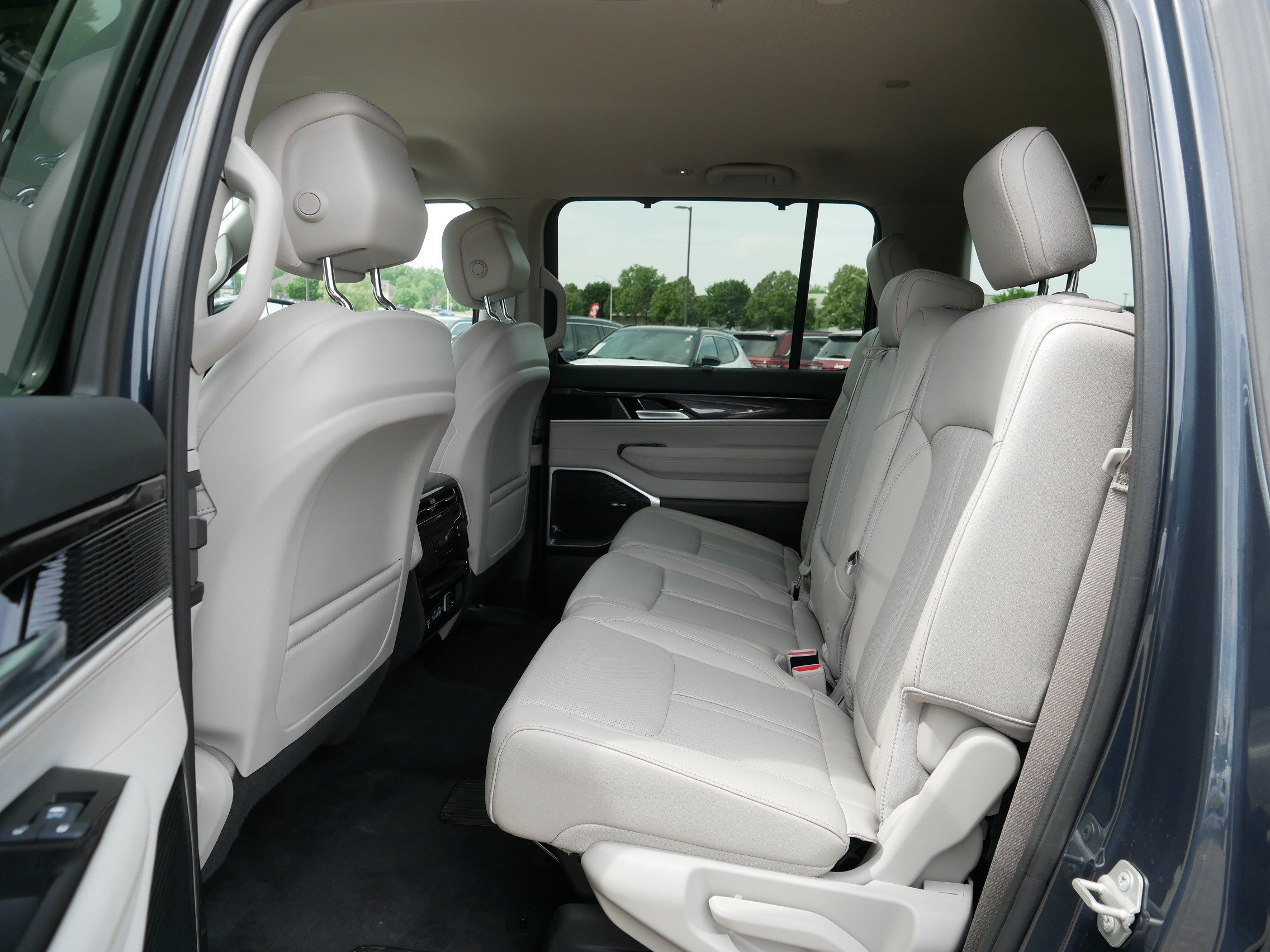 Certified 2024 Jeep Wagoneer 4WD w/ Convenience Group I image 35
