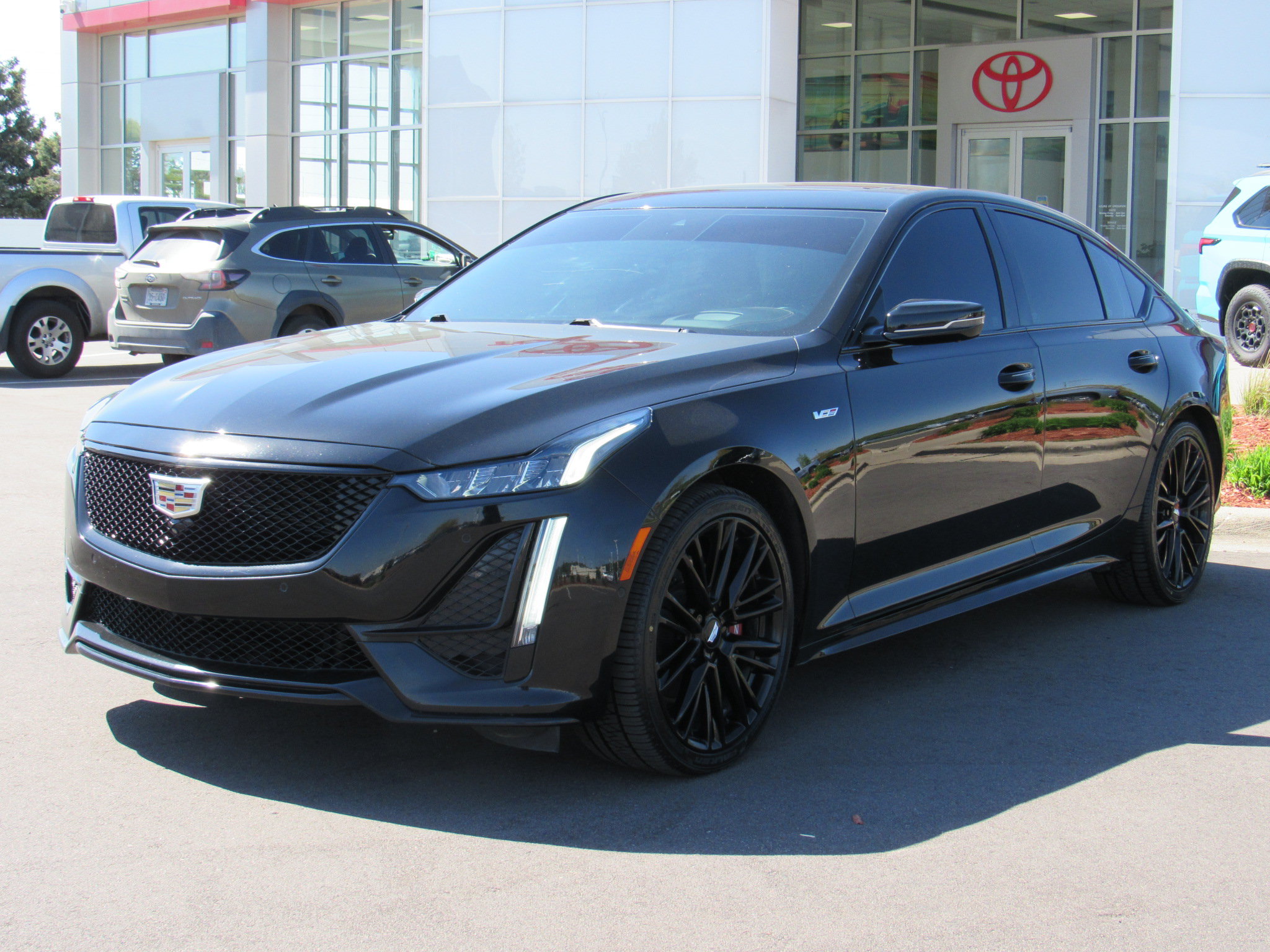 Used 2023 Cadillac CT5 V w/ Platinum Package AWD/4WD image 2