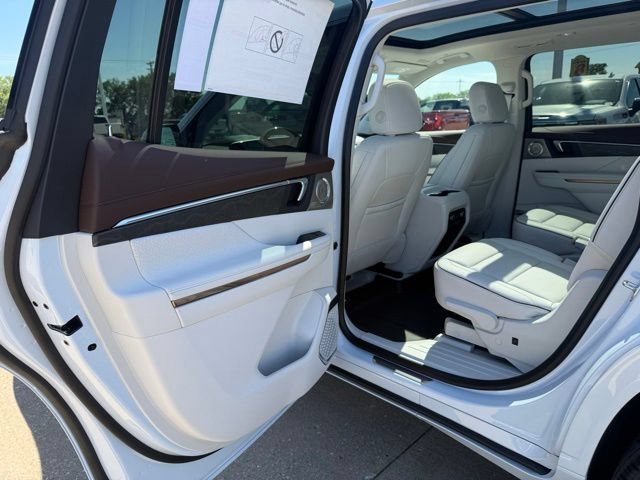 New 2026 Buick Enclave Avenir w/ Super Cruise Package AWD/4WD image 34