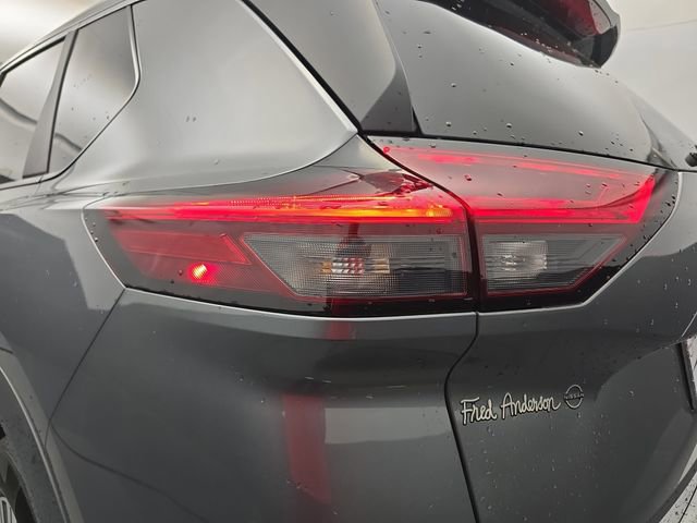 Used 2023 Nissan Rogue SV w/ SV Premium B Package image 18