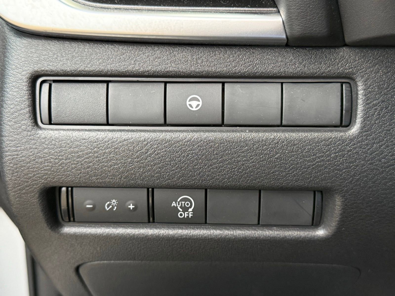 Used 2023 Nissan Rogue SV AWD/4WD image 33