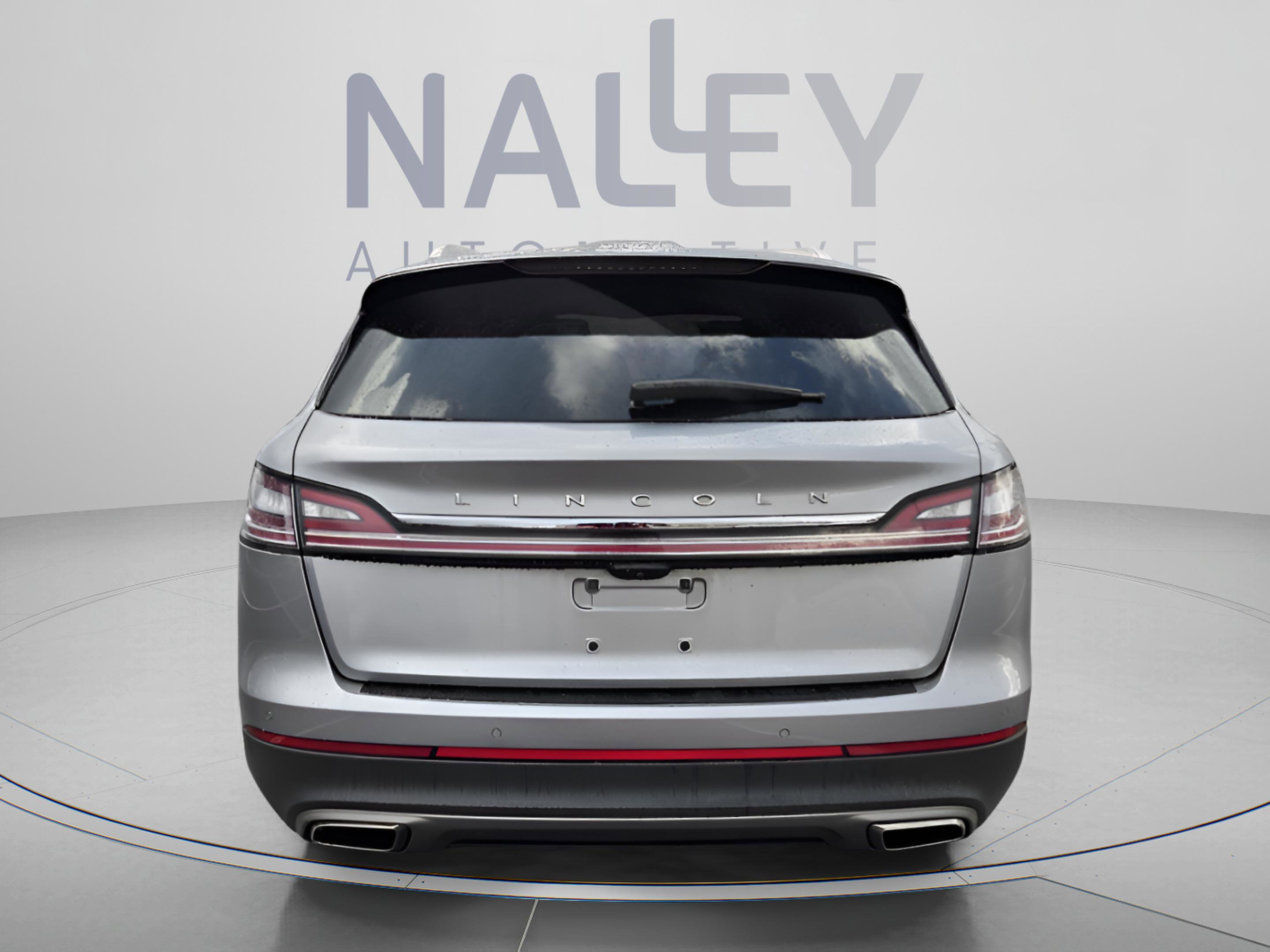 Used 2023 Lincoln Nautilus FWD w/ Premium Package image 4