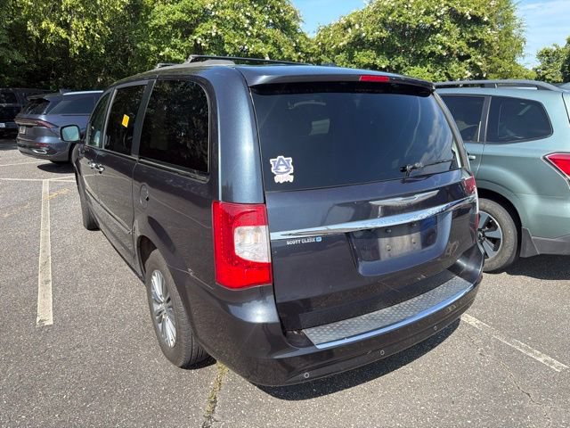 Used 2014 Chrysler Town & Country Touring-L w/ Driver Convenience Group FWD image 7