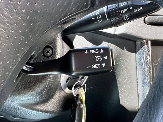 Used 2007 Pontiac Vibe w/ Preferred Package FWD image 25