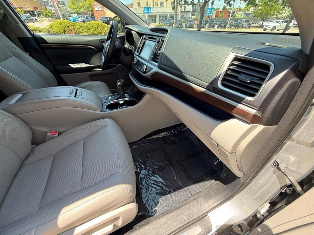 Used 2014 Toyota Highlander Limited FWD image 42