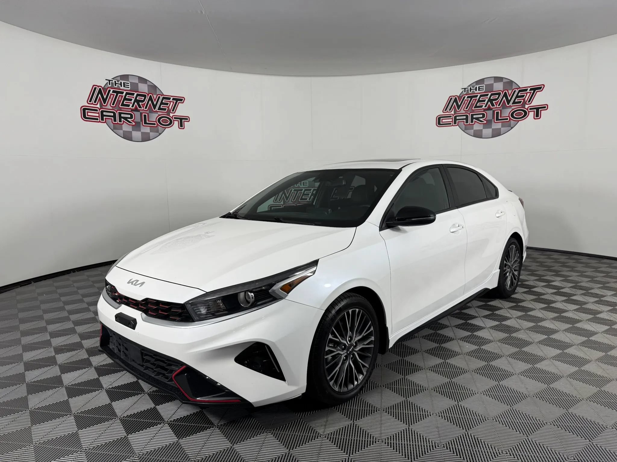 Used 2023 Kia Forte GT-Line w/ GT-Line Premium Package FWD image 3