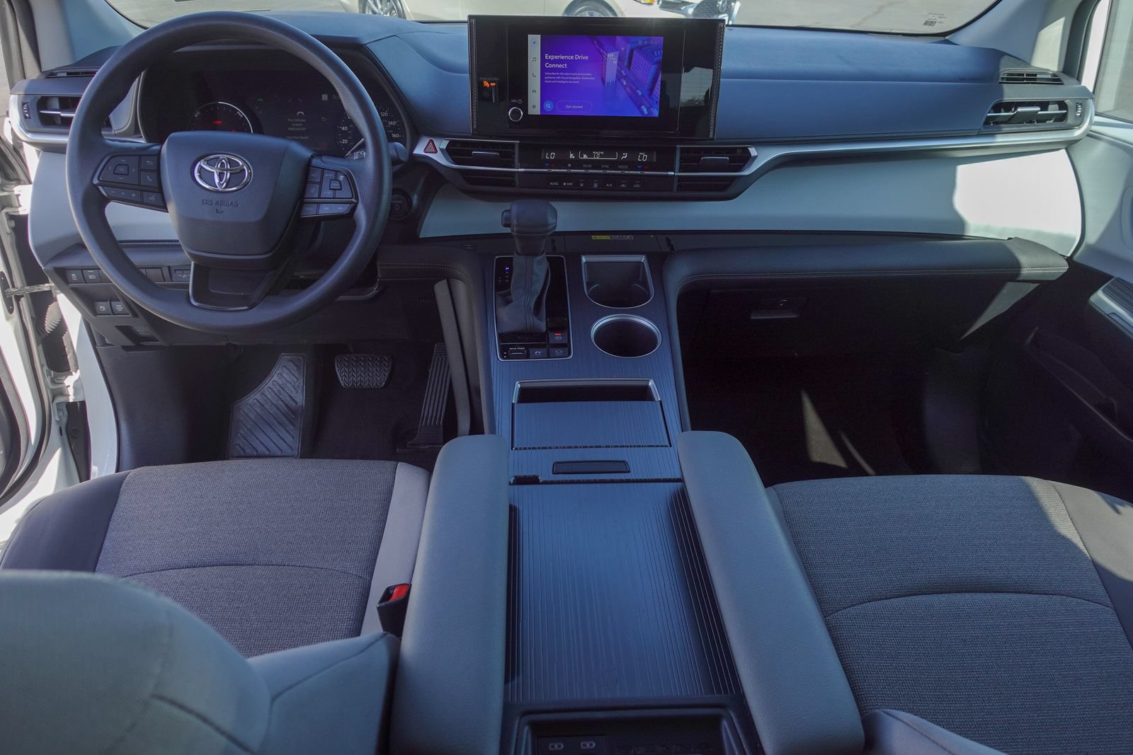 Used 2025 Toyota Sienna LE FWD image 10