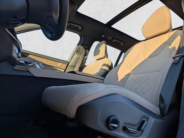 New 2026 Volvo XC90 T8 Ultra w/ Protection Package Premier image 4