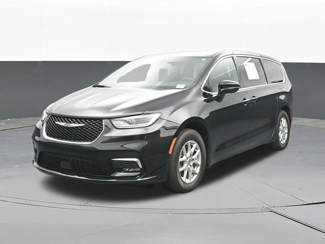 Used 2024 Chrysler Pacifica Touring FWD image 3