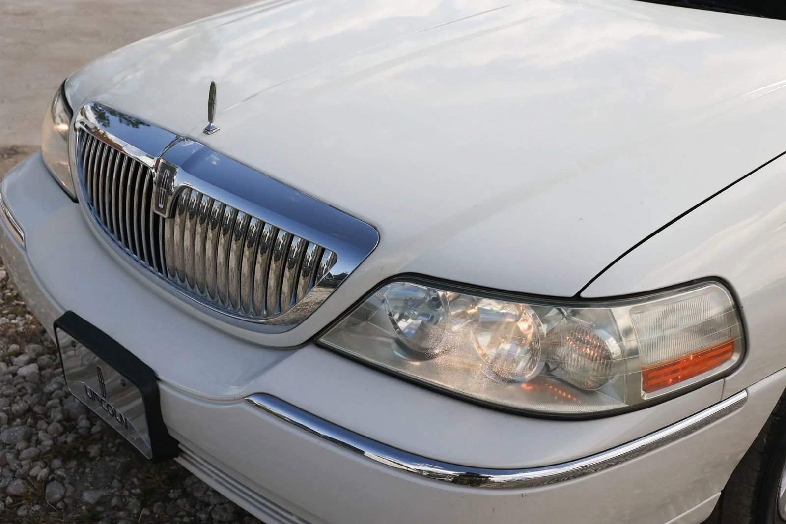 Used 2003 Lincoln Town Car Executive image 26