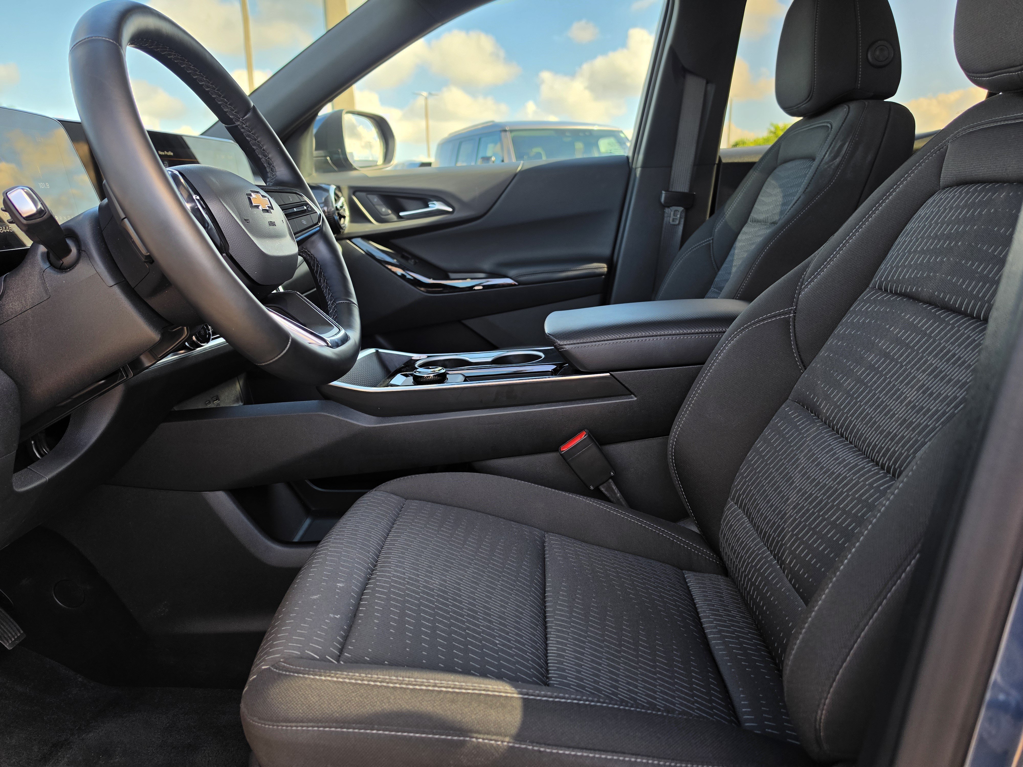 Certified 2026 Chevrolet Equinox LT FWD image 14