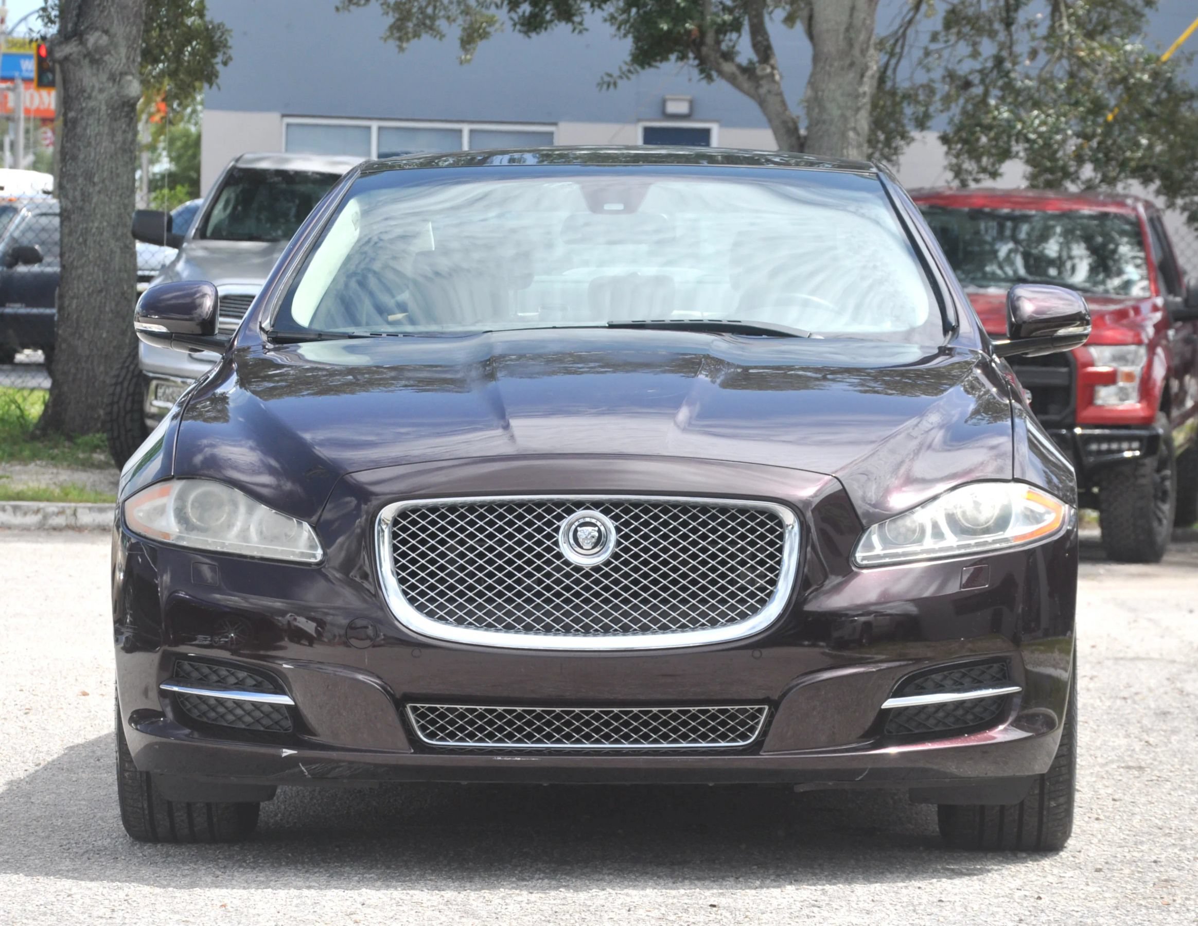 Used 2011 Jaguar XJ L RWD image 4