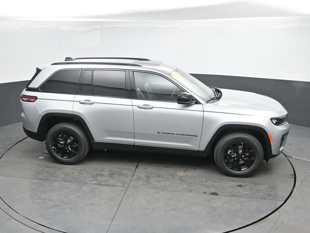 New 2026 Jeep Grand Cherokee Altitude AWD/4WD image 39